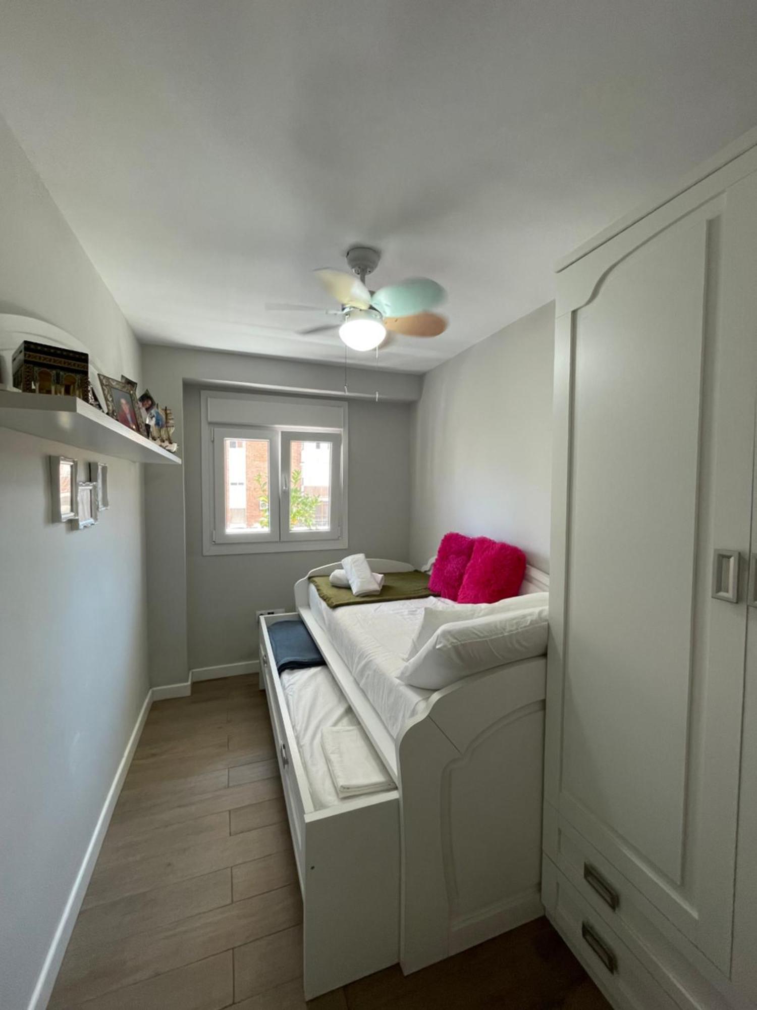 Cozy Room In Stylish Flat Just Steps From The Beach Cádiz Pokoj fotografie